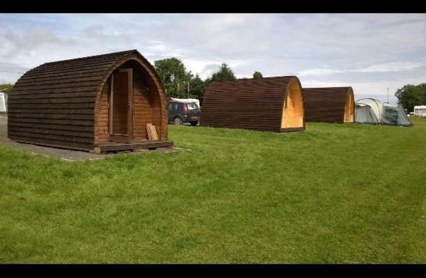 Meadow Glamping Hotel Carmarthen Exterior photo